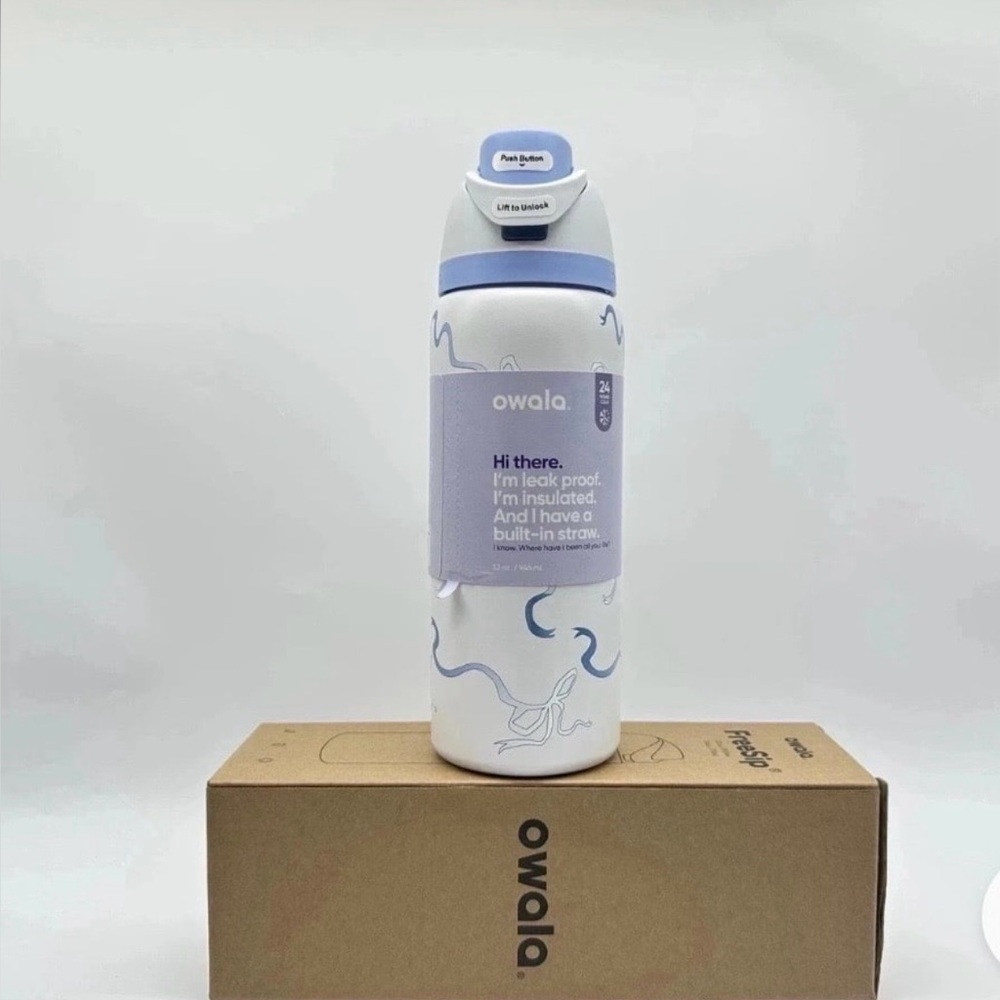 Owala water bottle tied and true blue bows 32 oz freesip uo exclusive - Picture 2 of 12